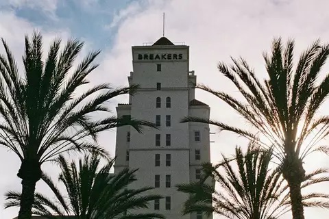 After years of darkness, a grand coastal California hotel is ready to glow again